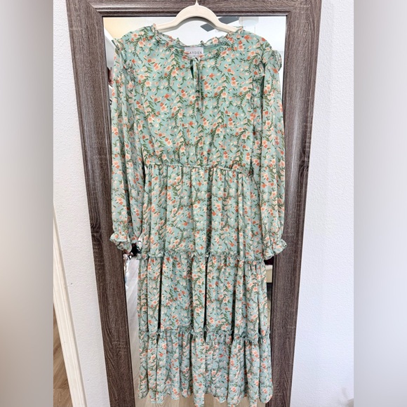 Spring dress - Picture 2 of 4